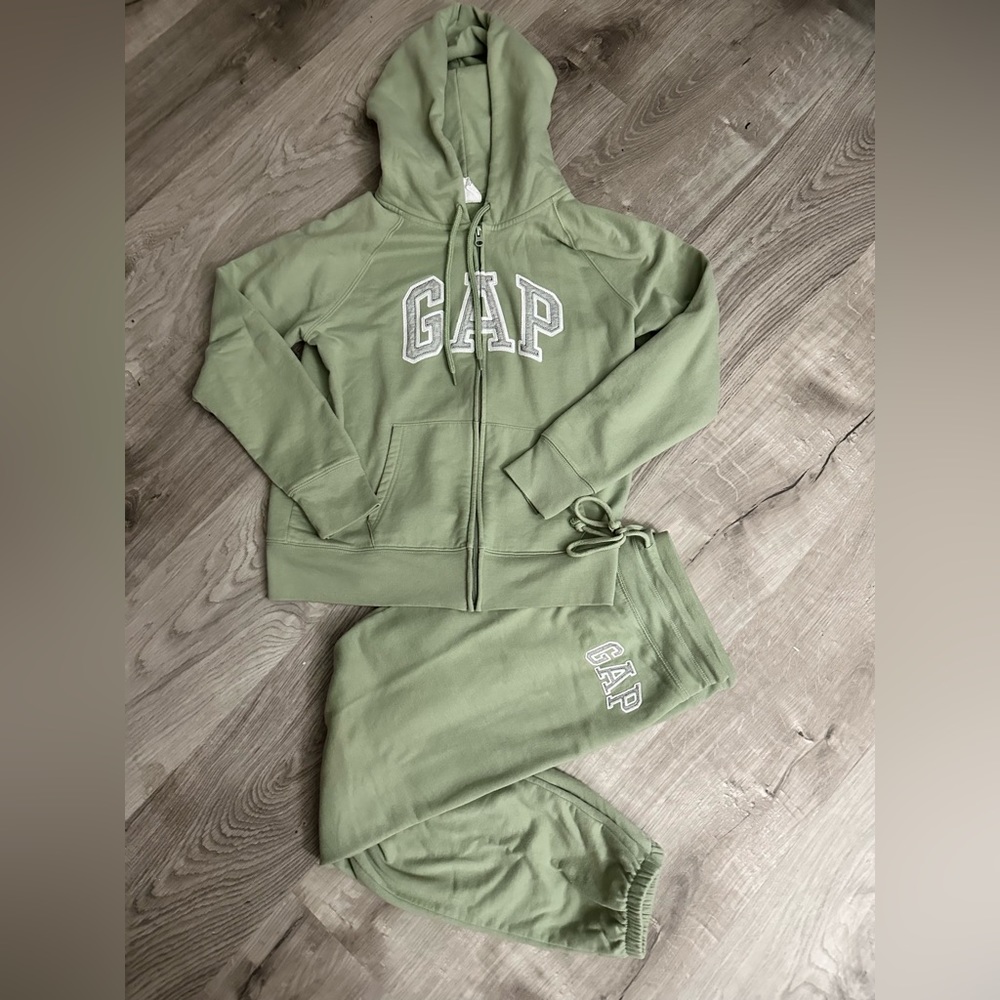 GAP Women’s Tracksuit